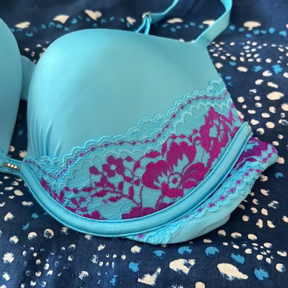 Victorias Secret Lightly Push Up Bra - Picture 2 of 7